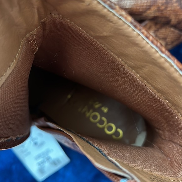 New heeled boots still with tag - Picture 2 of 4